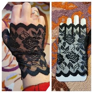 Lace Fingerless Gloves